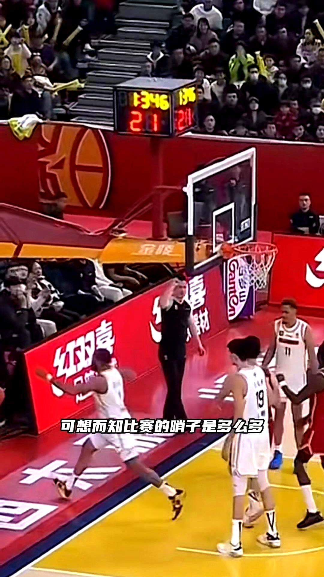 九游官网篮球赛场再起风云：岭北鲨队队惊险晋级漓江独角兽队，赛场气氛火爆反击锐度十足的简单介绍