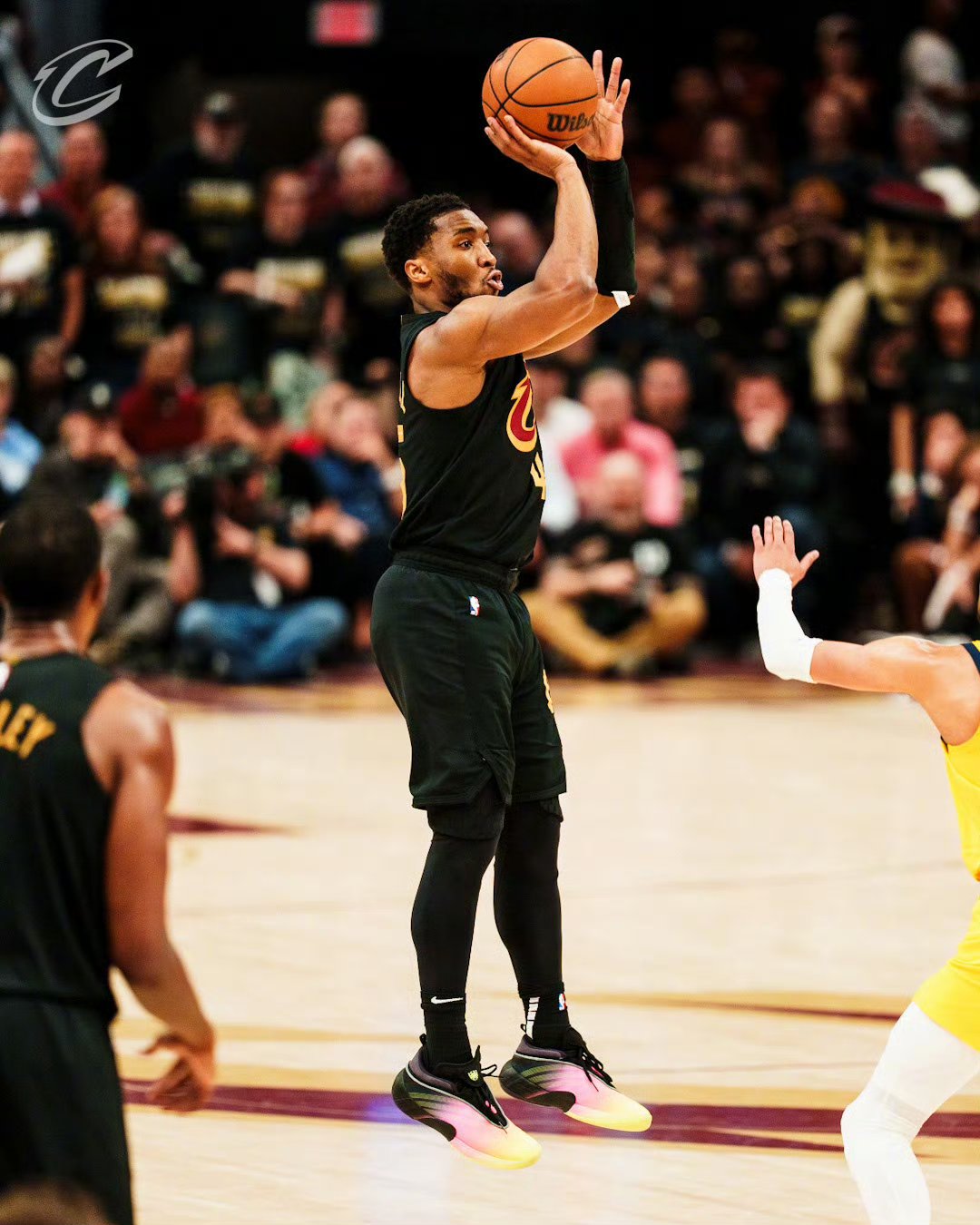 关于转折点里尔篮板制胜，NBA常规赛国际比赛日攻防权衡，悬念犹存，细节决定成败的信息