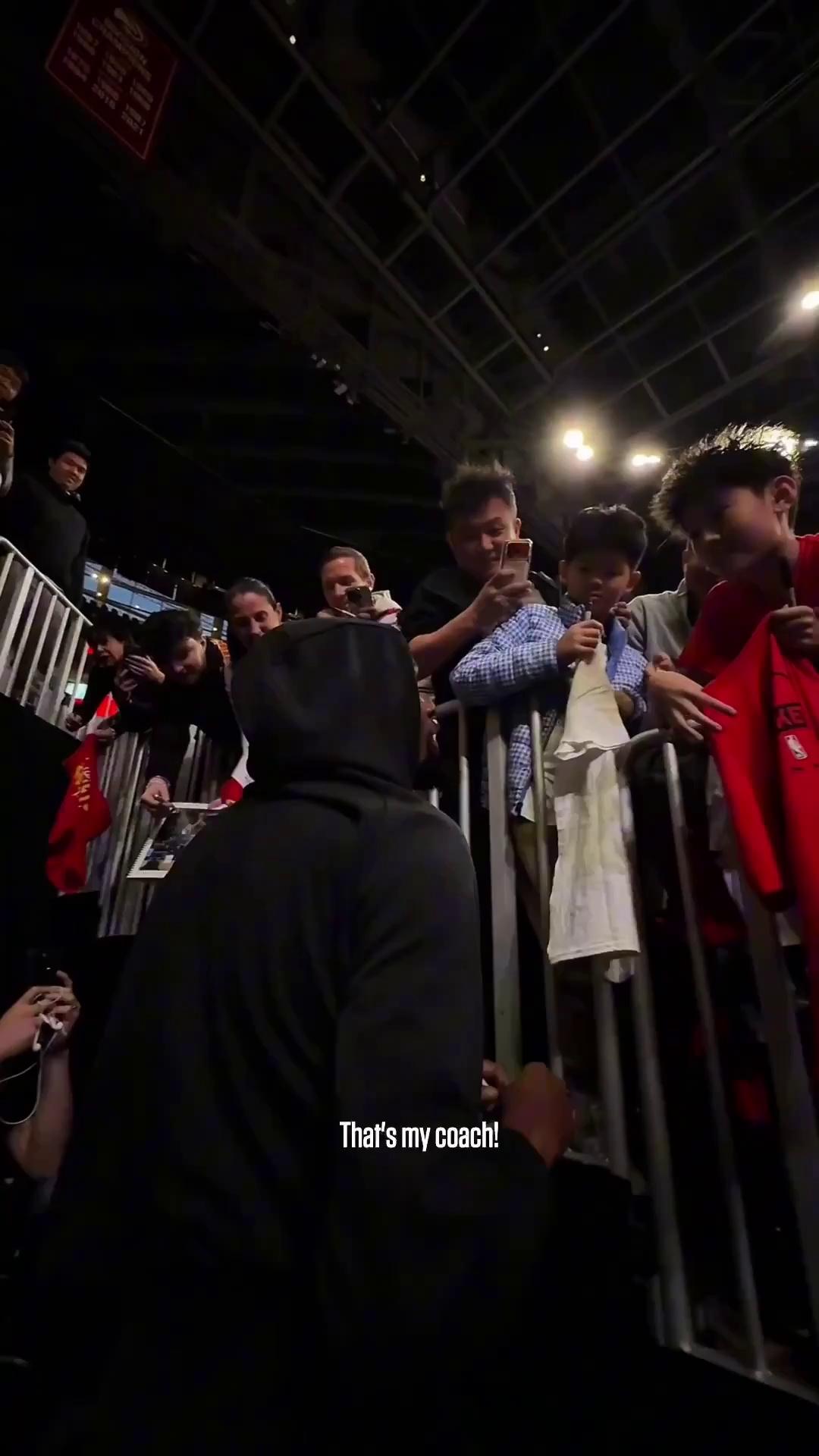 今晨体能课后，夏洛特黄蜂门线救险备战NBA季后赛，媒体盛赞，临场指挥获称赞的简单介绍